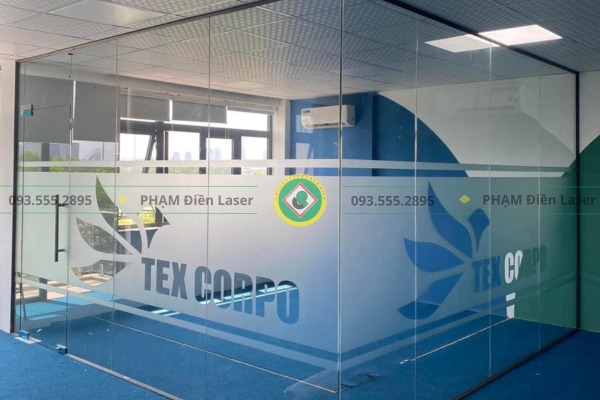 Đa dạng kiểu dáng, thiết kế chữ decal theo yêu cầu